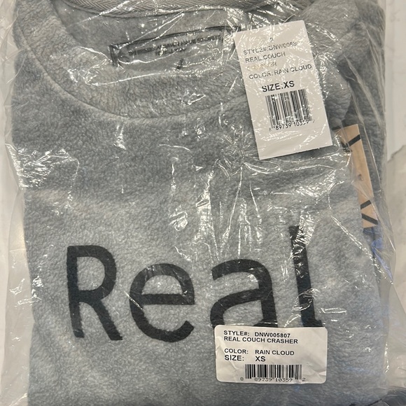 DAYDREAM NATION | Real Couch Crasher in Rain Cloud - Picture 6 of 6